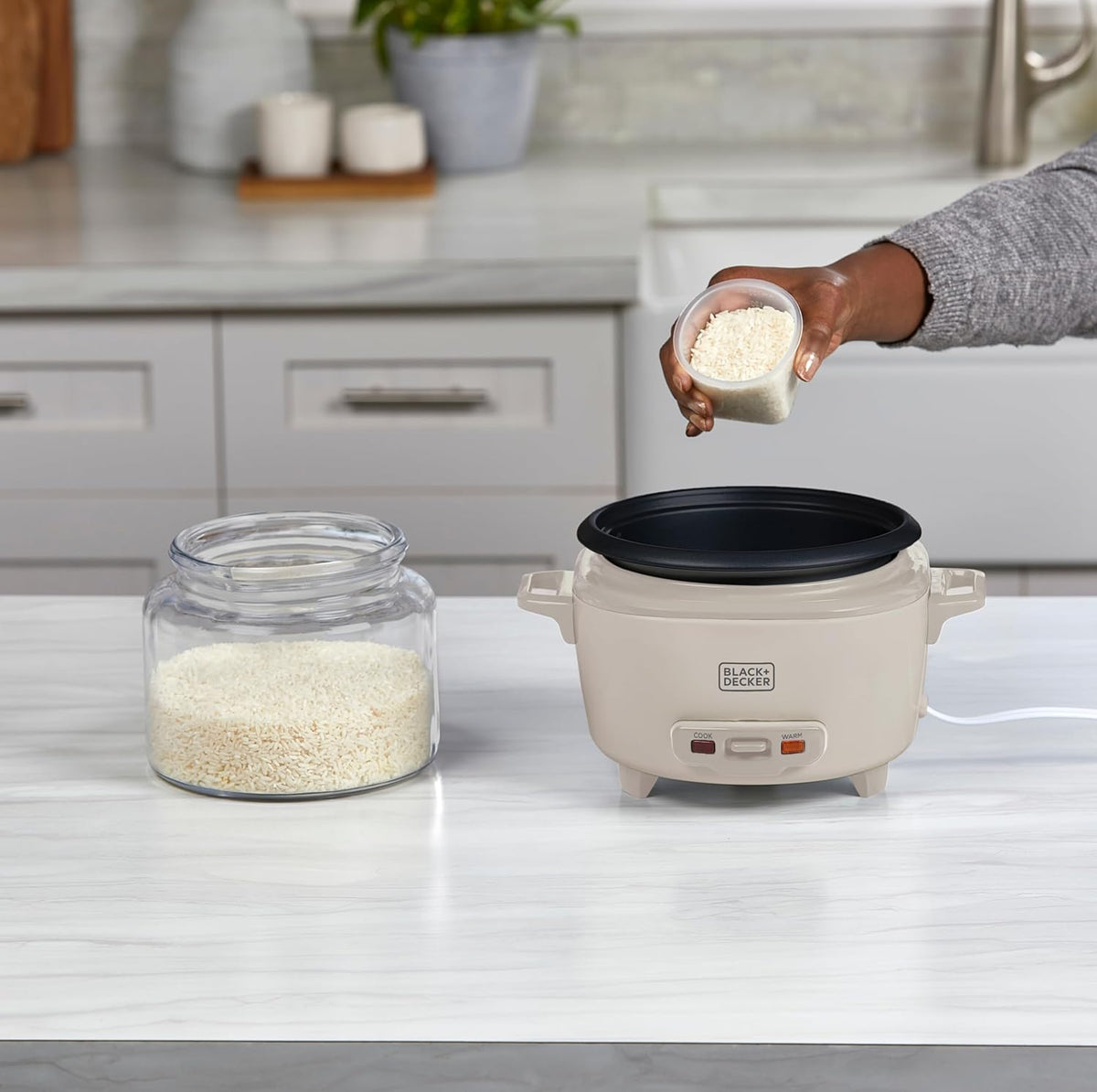 BLACK+DECKER 6-Cup Rice Cooker with Steaming Basket
